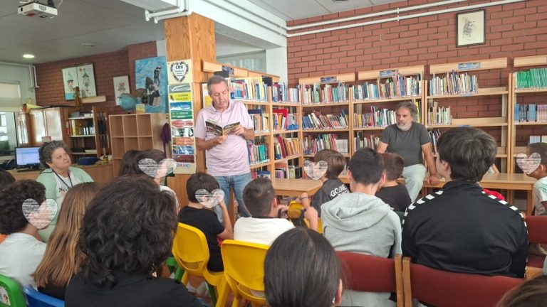 Uma atividade na biblioteca da escola